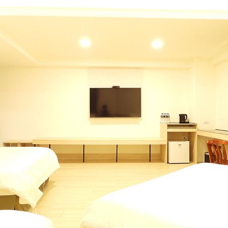 Etung Hotel Тайчжун Экстерьер фото