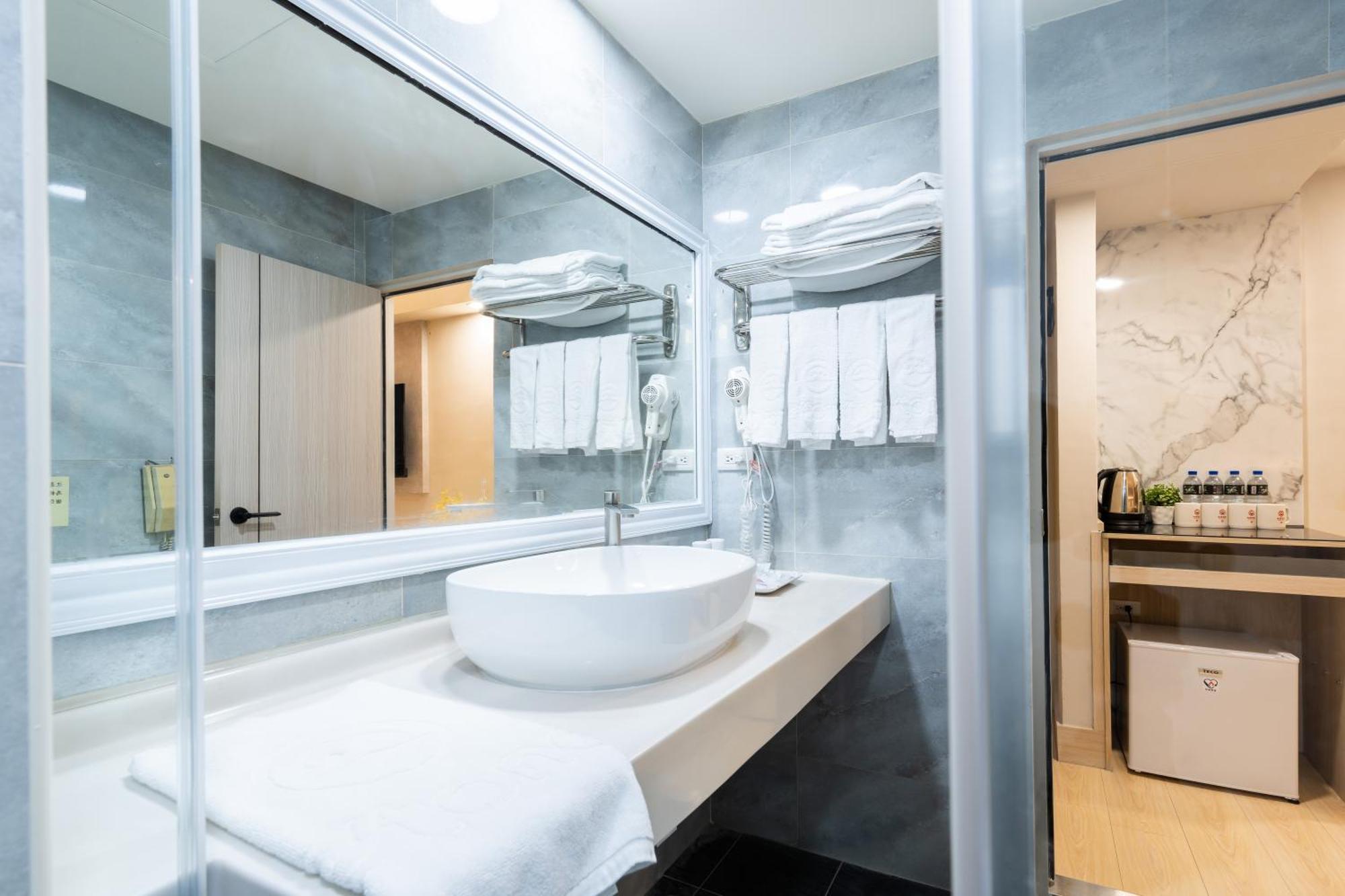 Etung Hotel Тайчжун Экстерьер фото