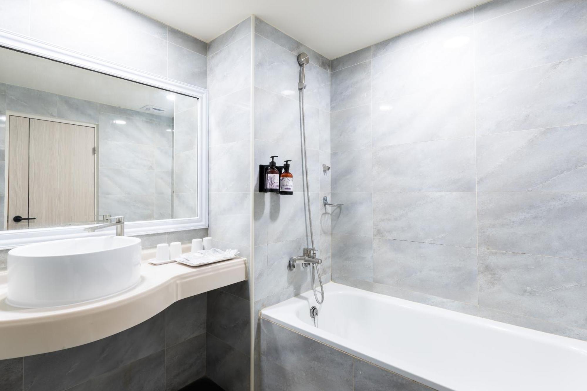 Etung Hotel Тайчжун Экстерьер фото